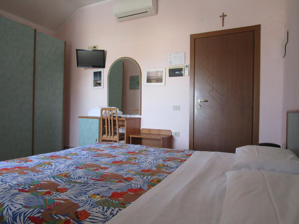 Albergo Primavera Сенигаллия Экстерьер фото